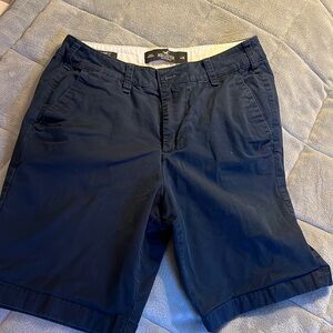 Boys/ Men classic navy khaki shorts. 9 inch in the same waist 28 inches.